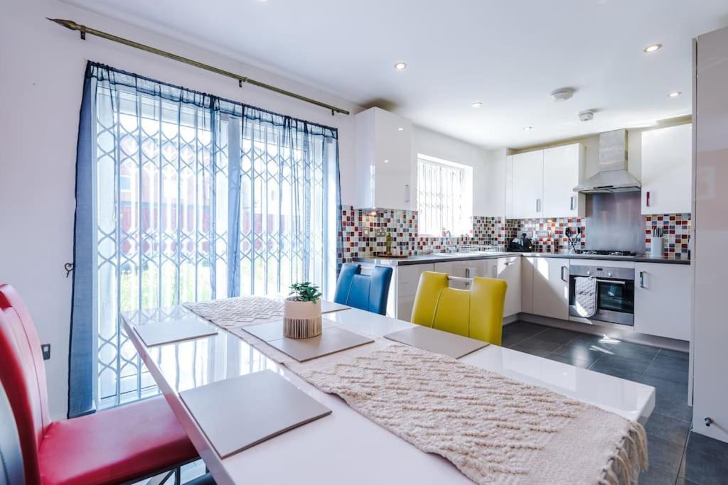 Villa Modern Townhouse Near Coop Live Etihad Manchester Exterior foto