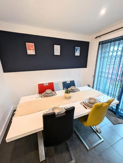 Villa Modern Townhouse Near Coop Live Etihad Manchester Exterior foto