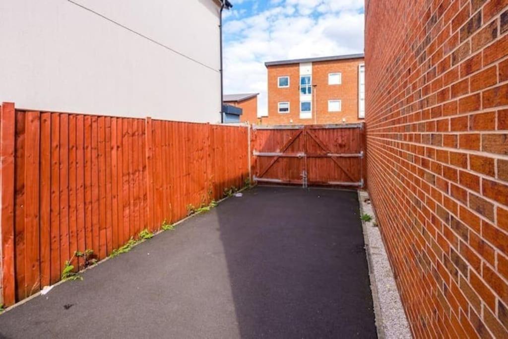 Villa Modern Townhouse Near Coop Live Etihad Manchester Exterior foto
