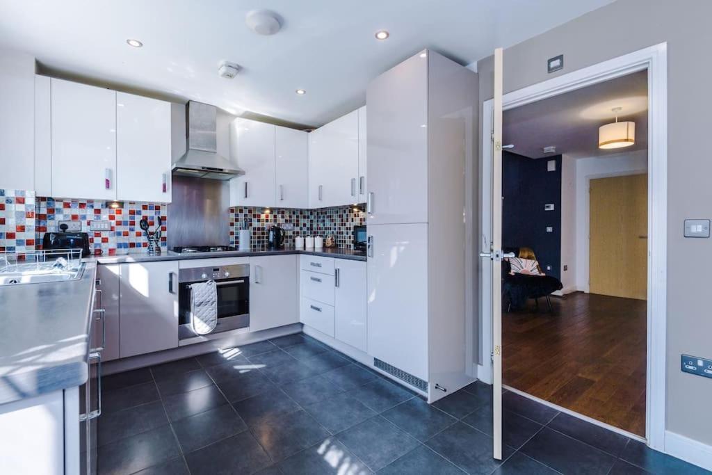 Villa Modern Townhouse Near Coop Live Etihad Manchester Exterior foto